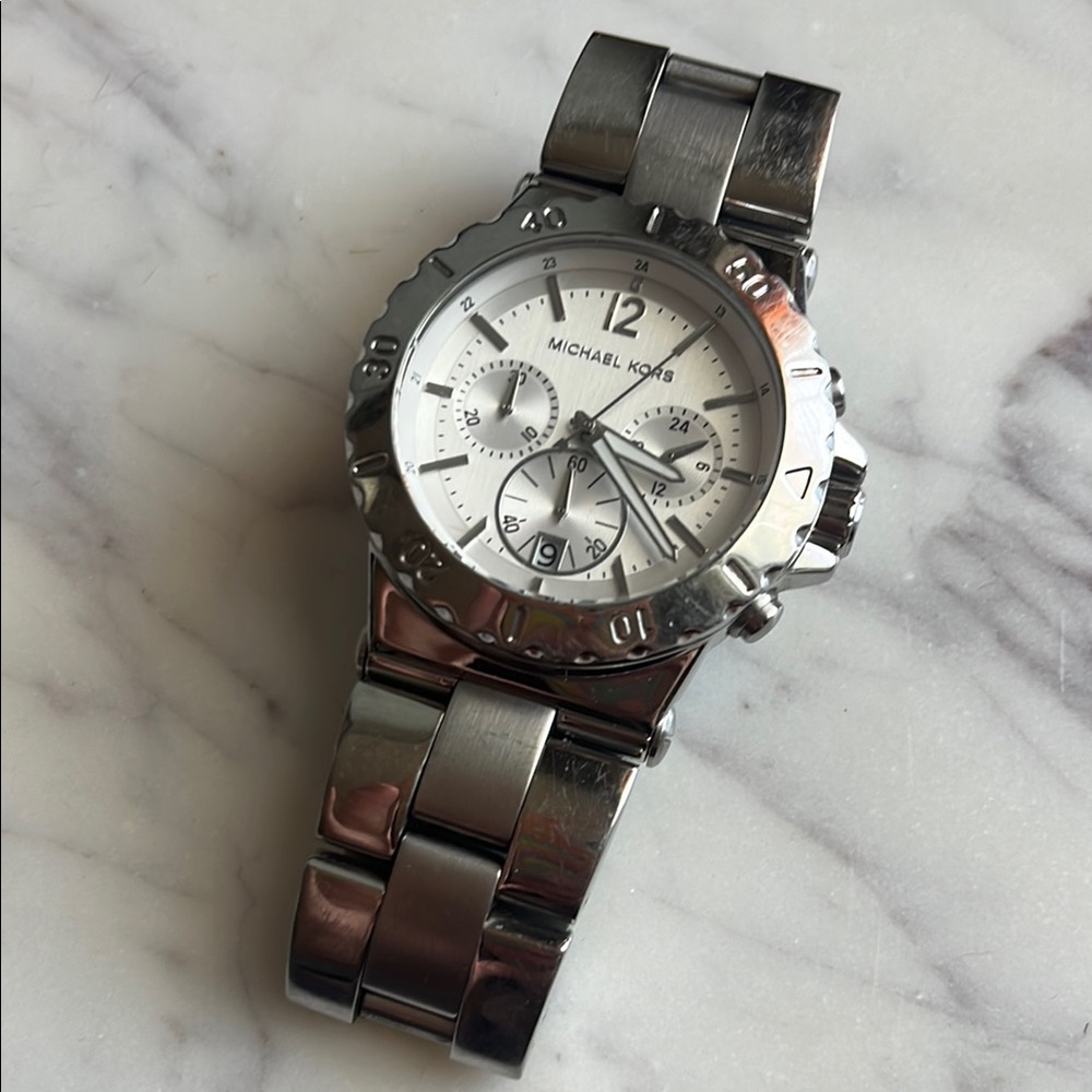 Michael Kors Unisex MK5312 Silver Stainless-Steel Quartz Chronograph Watch - Picture 8 of 11